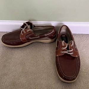 Chaps Size 10.5 boat/ deck shoes EUC